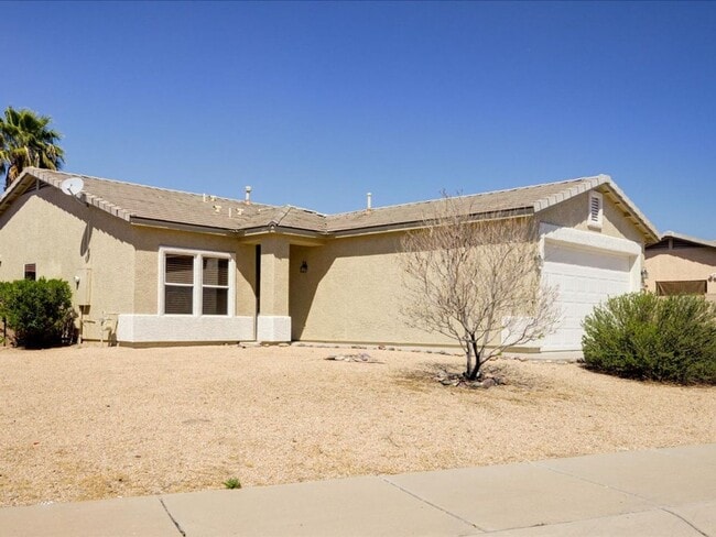 Building Photo - 3 Bedroom 2 Bathroom