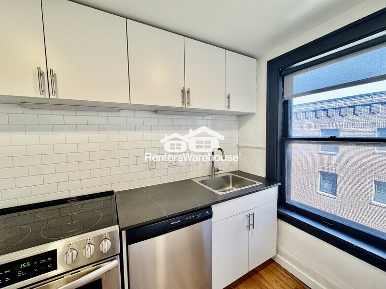 Building Photo - 2807 Grand Ave