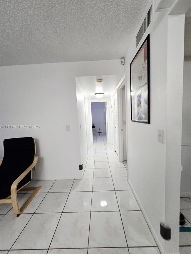 Building Photo - 1102 Green Pine Blvd