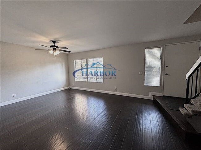 Building Photo - Spacious 2-Bedroom Townhouse in the Heart ...