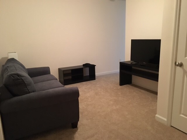 Building Photo - 1438 Chelsea Dr