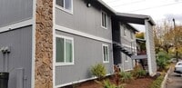 Building Photo - 3 bedroom/1 bath in SE!
