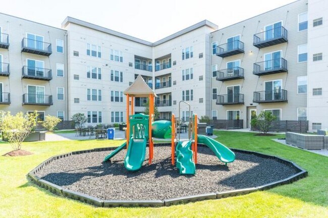 Building Photo - 2 bedroom in OAKBOOK TERRACE IL 60181