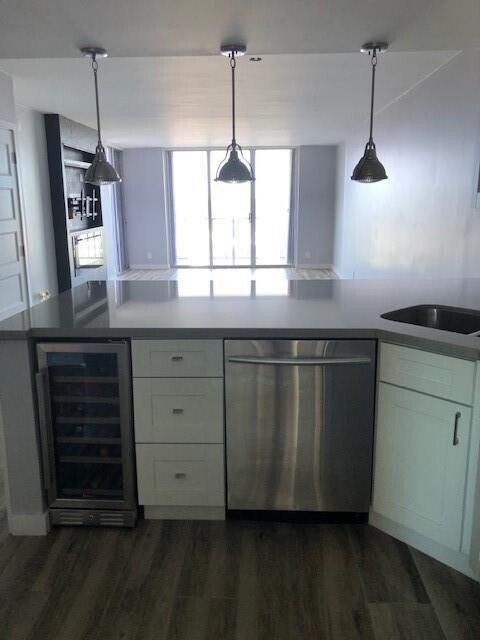 Building Photo - 1609 N Riverside Dr