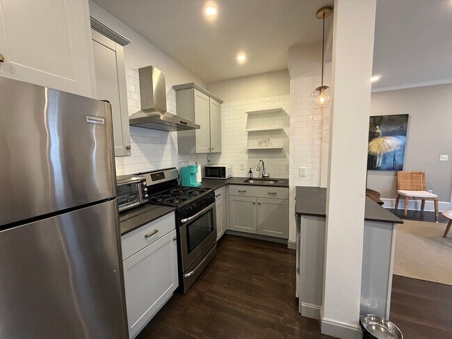 Building Photo - 102 Front St