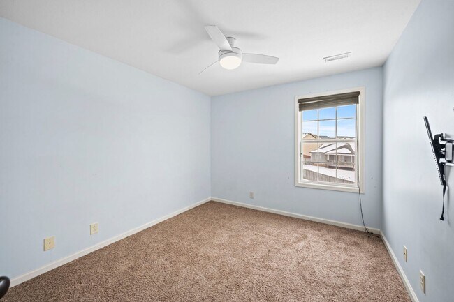 Building Photo - Move-In Special Available! Spacious 3BR Home with Bonus Room, Fireplace & Fenced Yard