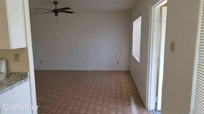 Building Photo - 2 br, 1 bath House - 513 N 40th Ave #8