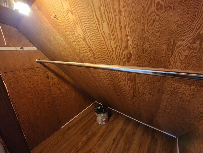 Building Photo - 651 Lincoln Way W