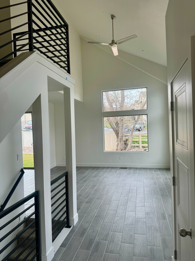 Building Photo - 172 W Autumn Ln