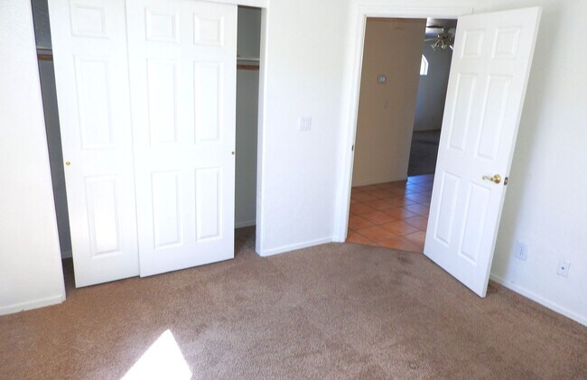 Building Photo - K-1014