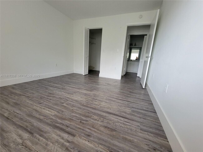 Building Photo - 4844 N State Rd 7