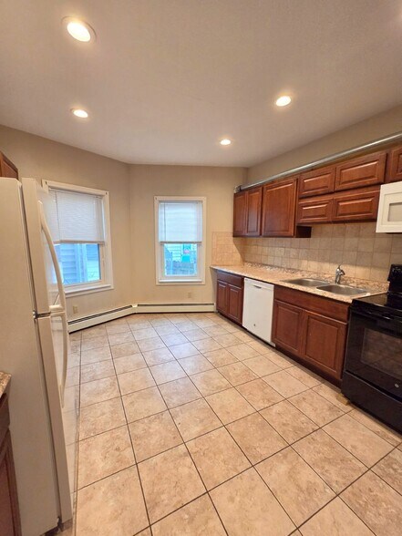 Building Photo - 1336-1340 Cranston Street