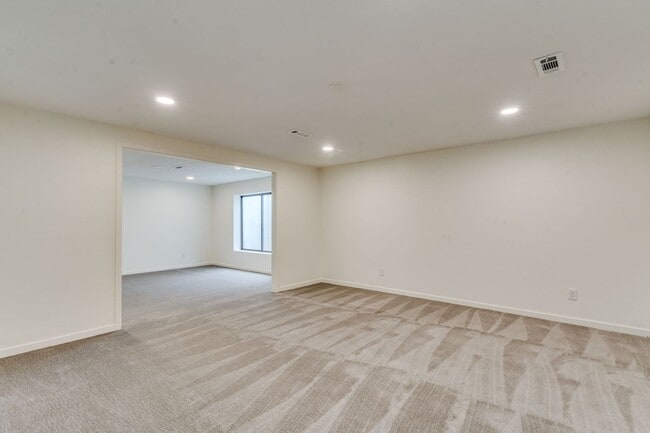 Building Photo - Completely renovated 4 bedroom, 3 bathroom...