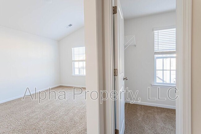 Building Photo - 34 Moorlyn Ln