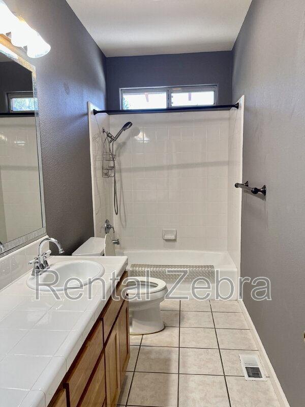 Building Photo - 233 Craftman Ct