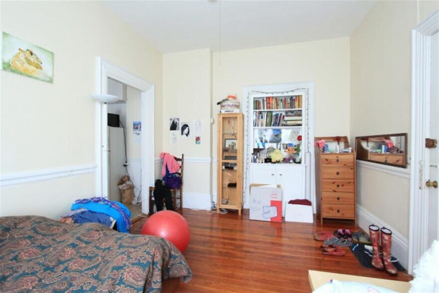 Building Photo - 4 Forest St