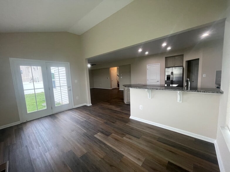Building Photo - 2410 Walthall Ct