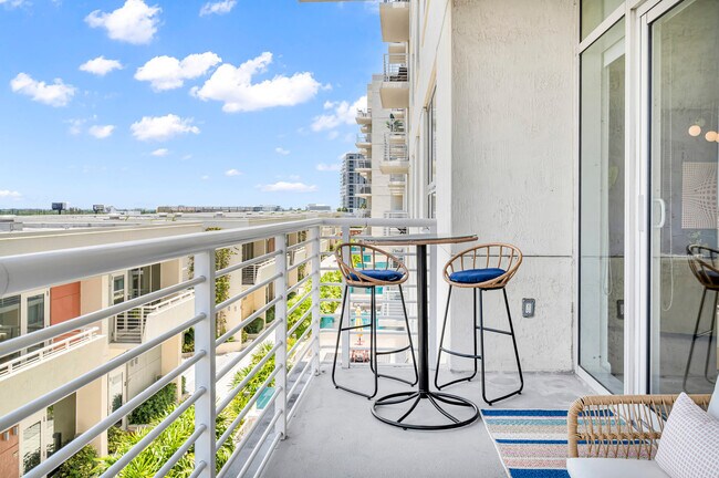 Building Photo - 3256 NE 1st Ave