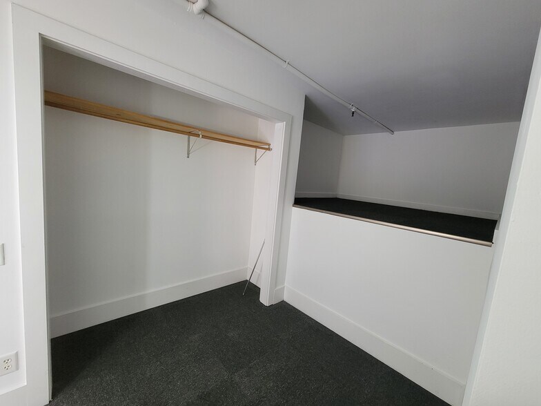 Building Photo - 122 N 3rd St