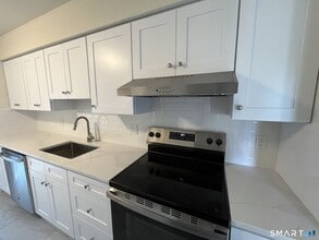 Building Photo - 6 Bouton St E