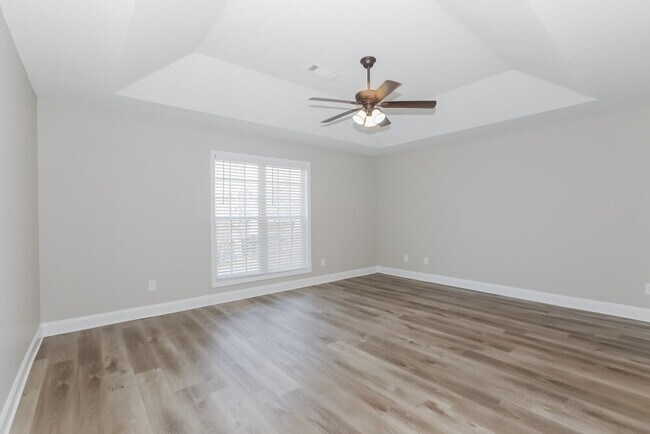 Building Photo - 360 Embassy Dr