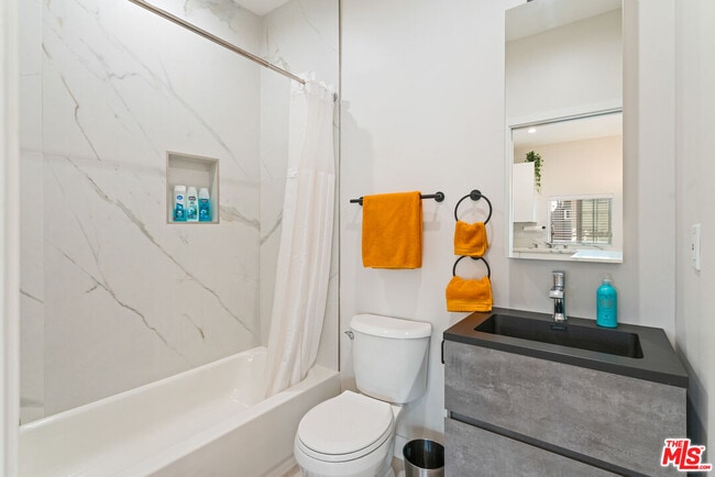 Building Photo - 5634 Ventura Canyon Ave