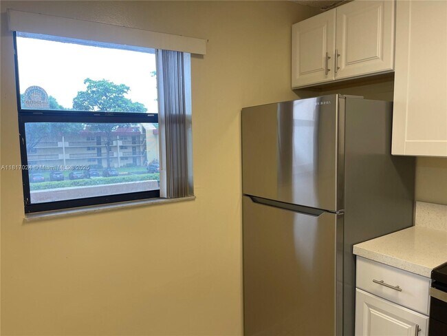 Building Photo - 3252 Foxcroft Rd