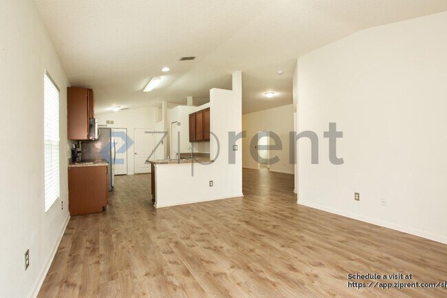 Building Photo - 15307 Bareback Dr