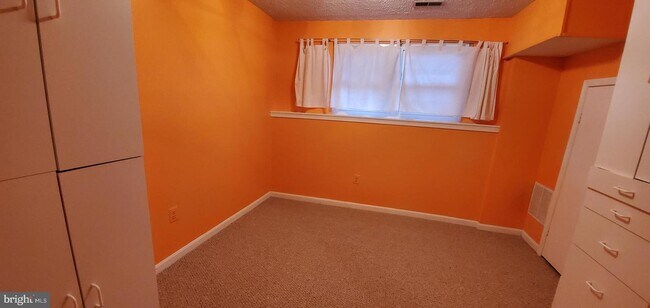 Building Photo - 848 Bayridge Dr