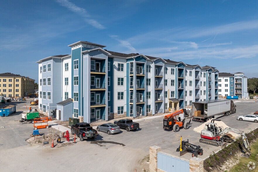 Primary - Garrett Gateway Modern Apartments