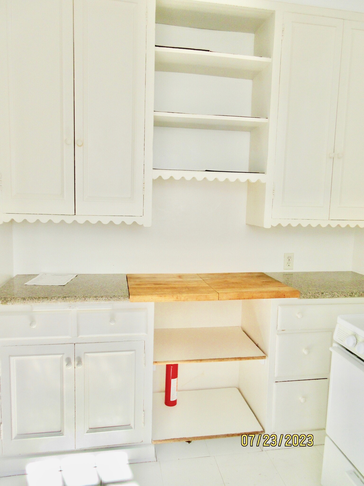 KITCHEN STORAGE - 4911 Dockweiler St