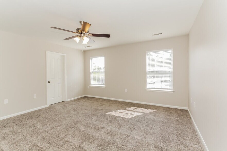 Building Photo - 333 Hunslet Cir