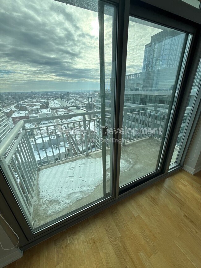 Building Photo - 701 S Wells St