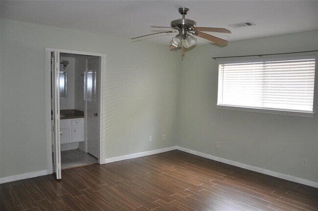 Building Photo - 5519 Caversham Dr