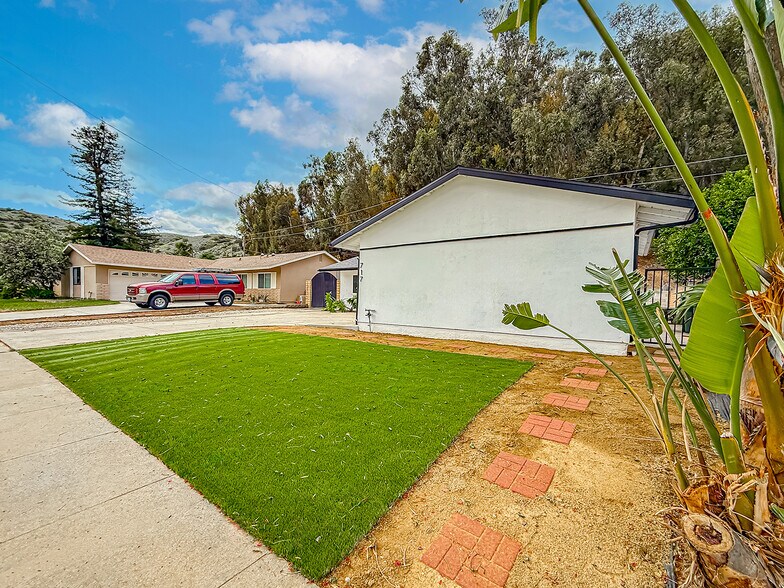 Building Photo - 717 Watson Ave