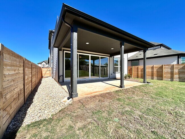 Building Photo - Spacious 4/BR 3/BA Home with Modern Upgrades in Leander