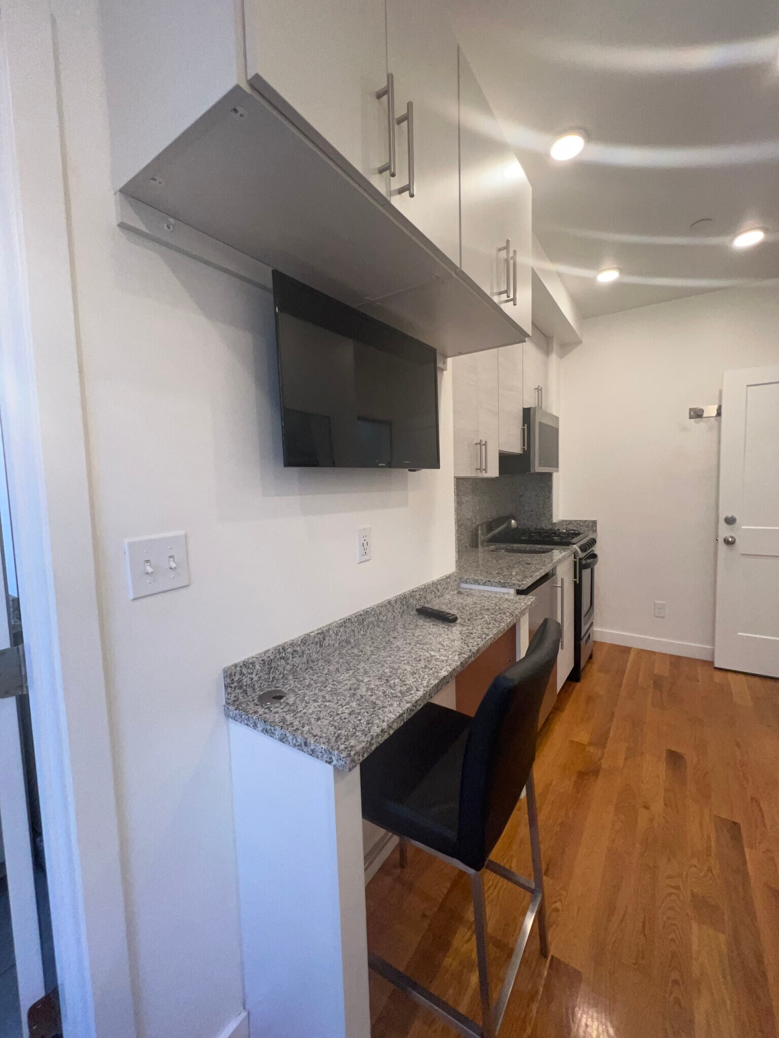 Building Photo - 16 5th St