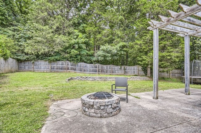 Building Photo - Welcome to this stunning, complete updated, 4-bedroom, 3.5-bath home