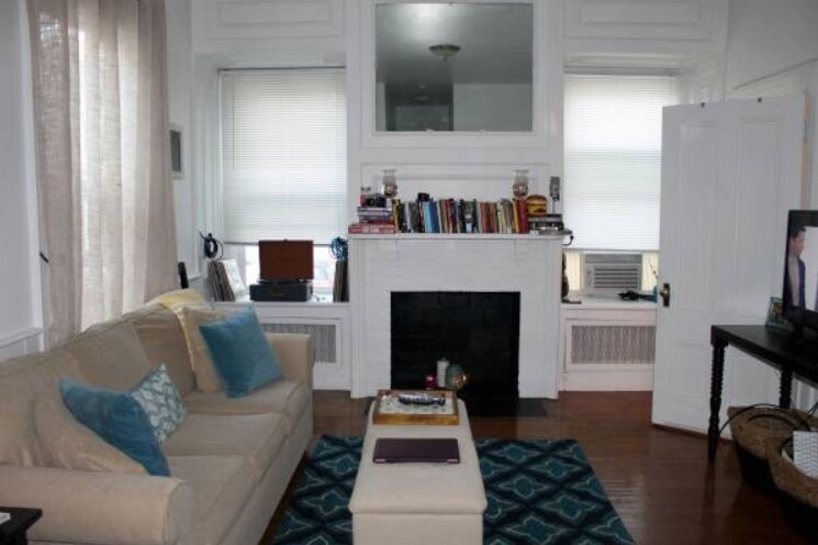 Building Photo - 407 Angell St