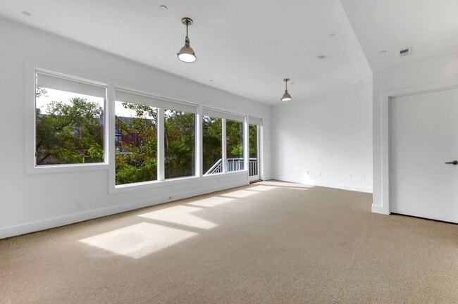 Building Photo - 22 Vela Way