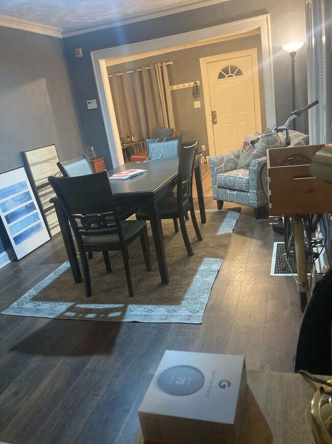 Building Photo - 5004 Euclid Ave