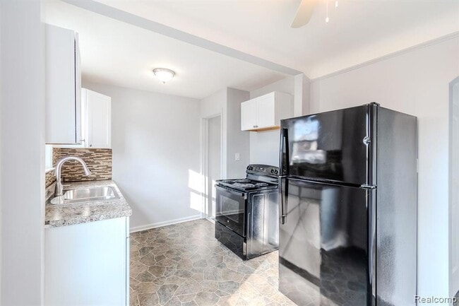 Building Photo - 8126 Standard St