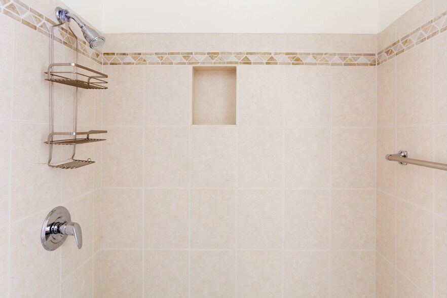Hall bathroom - 5108 Strohm Ave