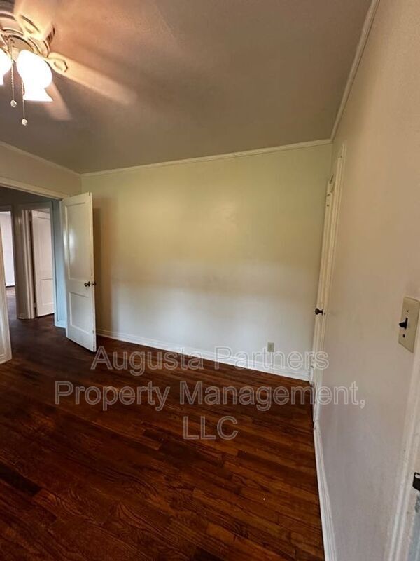 Building Photo - 3224 York Dr