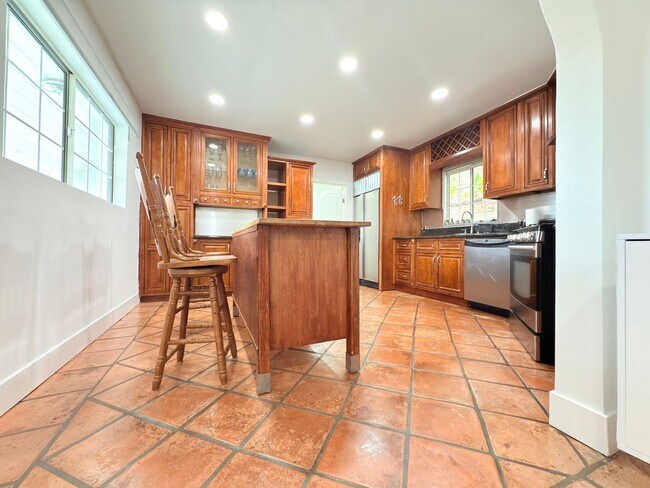 Building Photo - Luxury 3-Bedroom + Bonus Room Home in Gate...