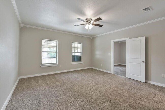 Building Photo - 329 E Washington Ave