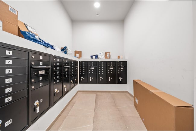 Building Photo - Modern 1-Bedroom Condo with Rooftop Amenities in Pasadena