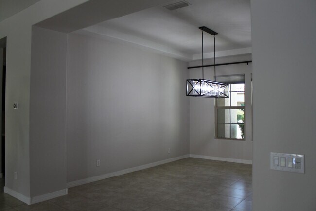 Building Photo - 3458 E Loma Vista St