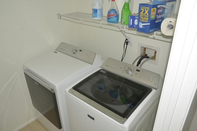 Building Photo - 13686 Sylvan Oaks St