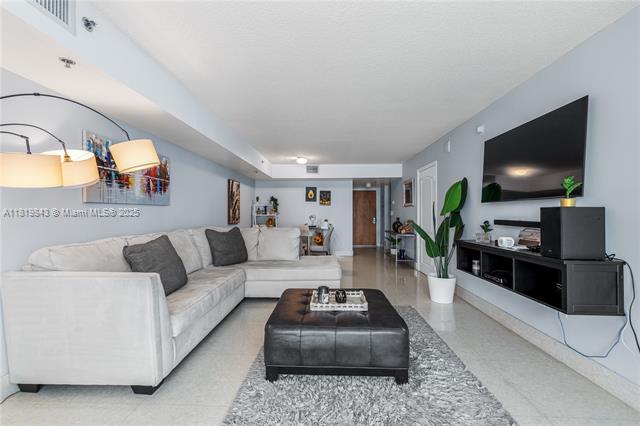 Building Photo - 1200 Brickell Bay Dr